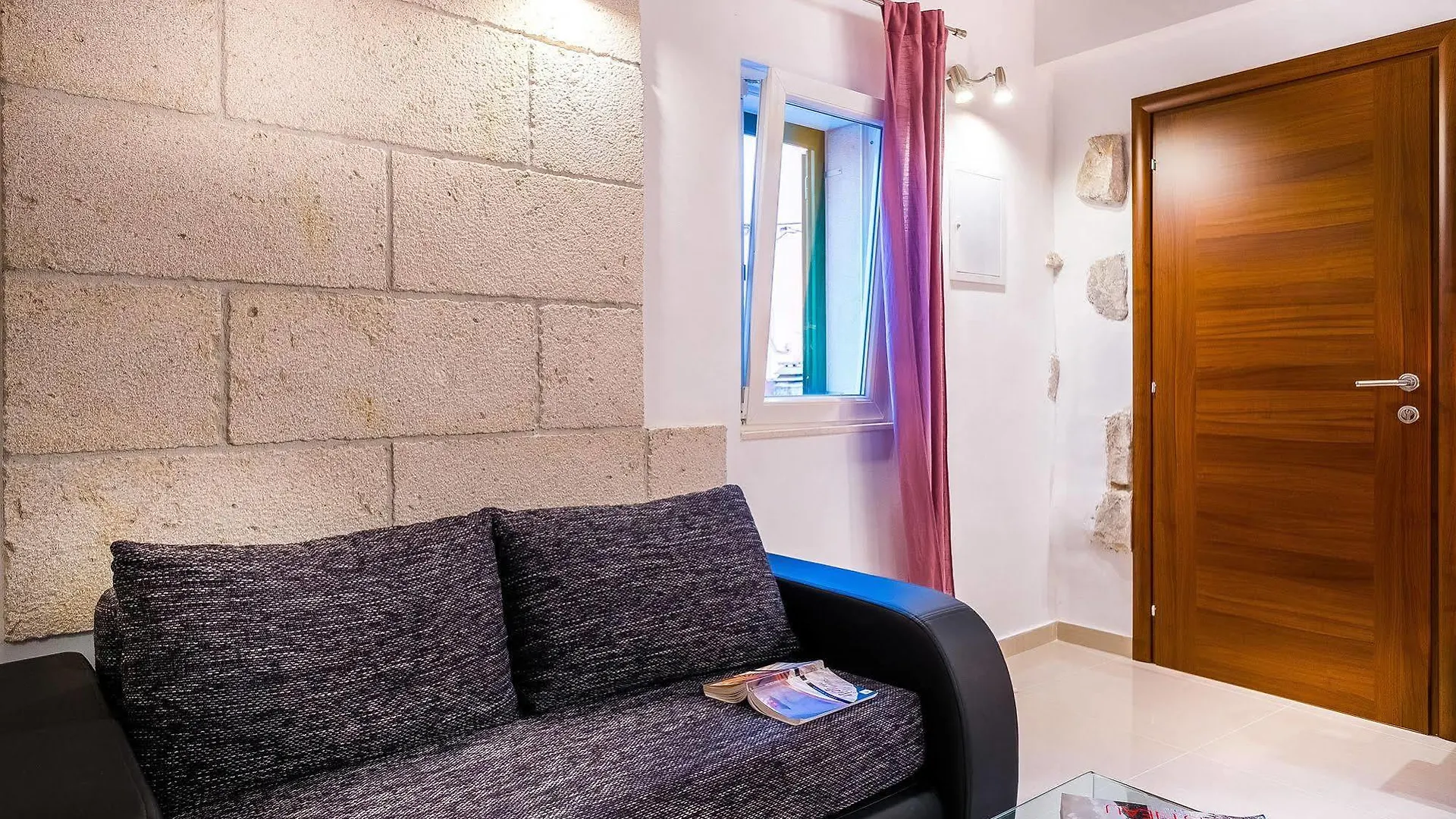 Split Oasis Studio Apartments