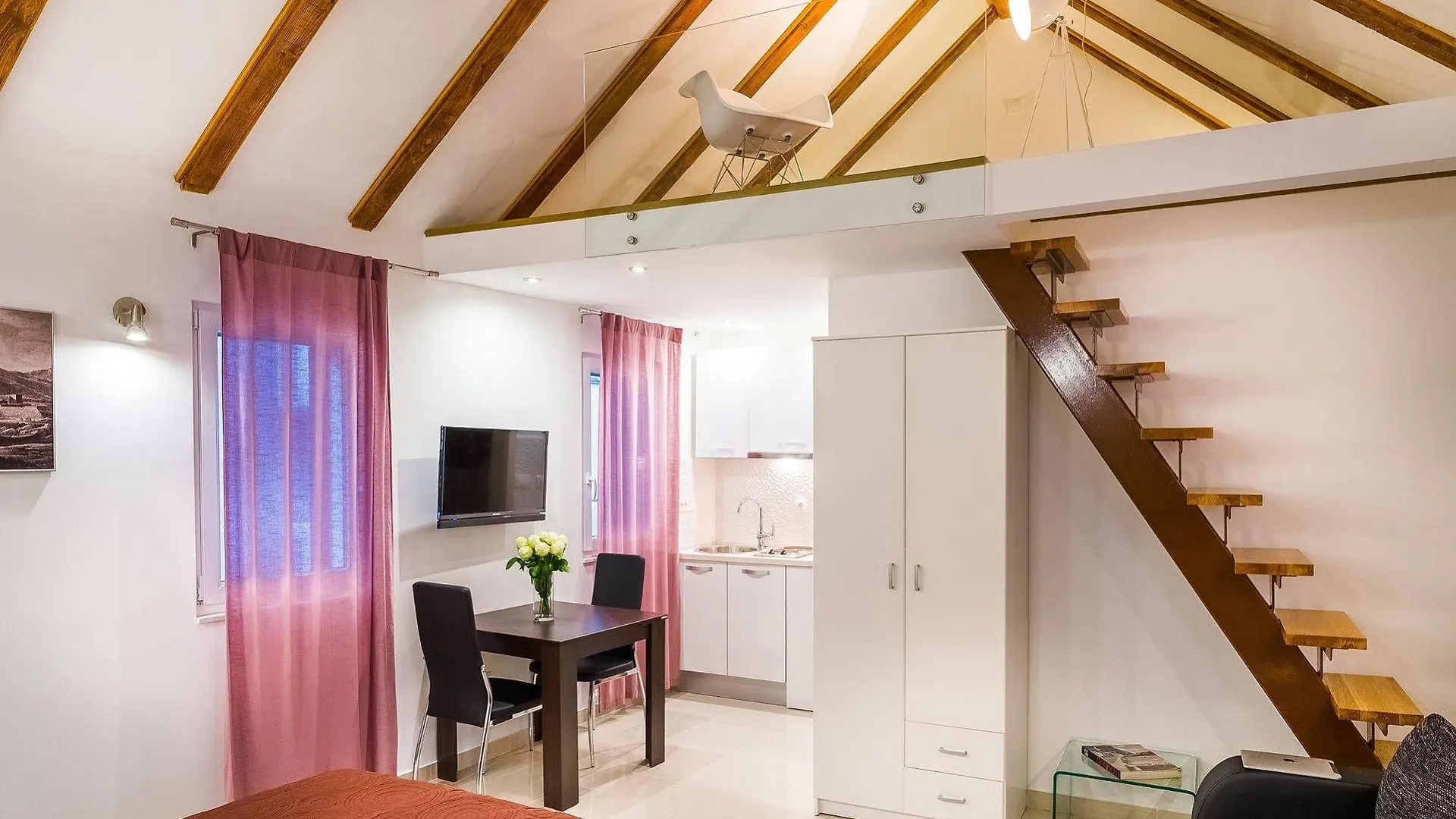 Split Oasis Studio Apartments